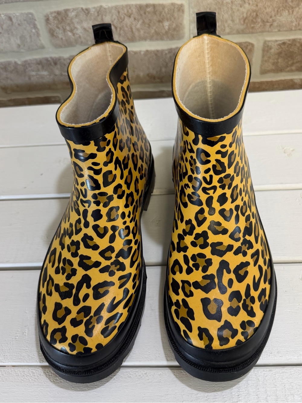 Via Rosa Leopard Print Waterproof Rain Boots Womens Sz 6 Chelsea Ankle Lug Boots - Picture 2 of 11